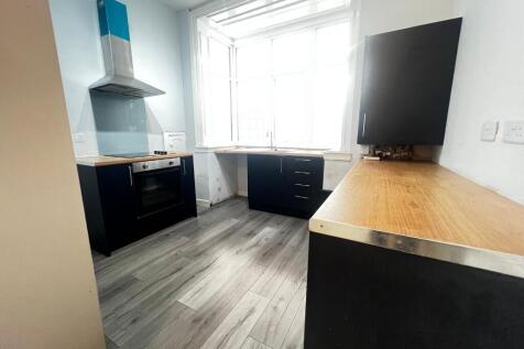 FITTED KITCHEN