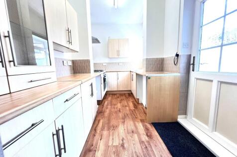 FITTED KITCHEN