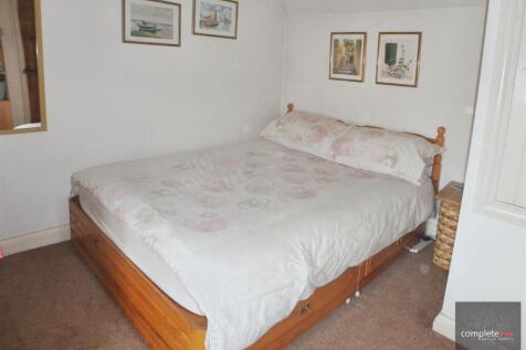 1dfd3602-Bedroom 202.JPG