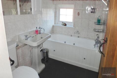 f58001e9-Bathroom 201.JPG