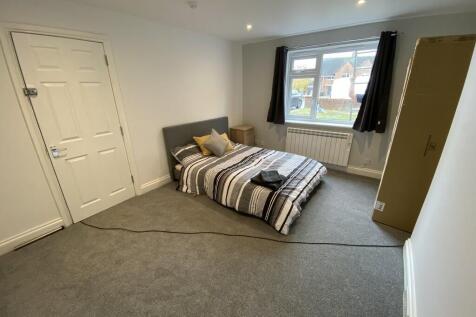 Room 1, 7 Greatfi...