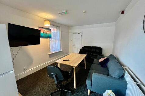 IMG-20251027-WA00...