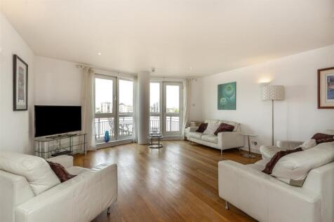 18 NAW livingroom.jpg