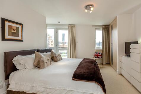 18 NAW Master bedroom.jpg