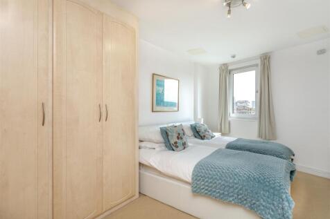 18 NAW bed 3.jpg