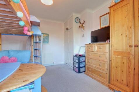 BEDROOM 1 (FRONT)