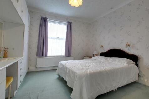 BEDROOM 3 (REAR)