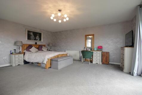 BEDROOM 2 (REAR)