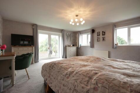 BEDROOM 2 (REAR)