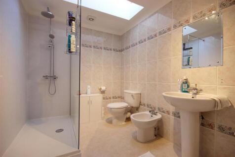EN SUITE SHOWER ROOM