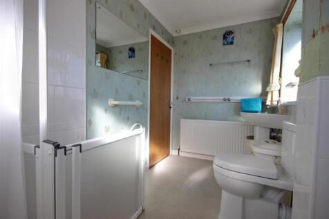 SHOWER ROOM / W.C