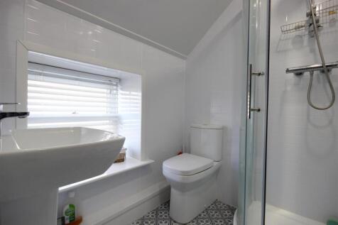 SHOWER ROOM/W.C.