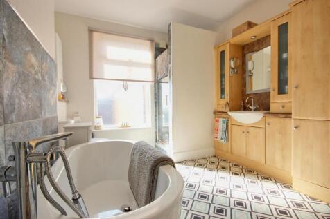 BATHROOM/W.C.