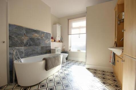 BATHROOM/W.C.