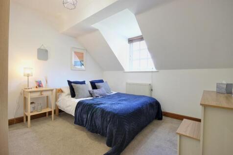 BEDROOM 3 (FRONT)