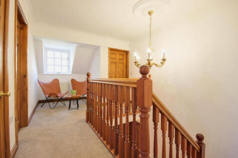PART GALLERIED LANDING