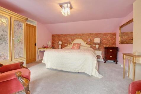 BEDROOM 1 (FRONT)