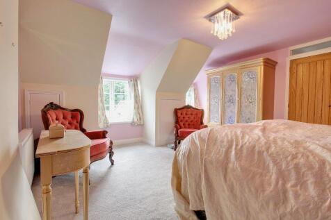 BEDROOM 1 (FRONT)