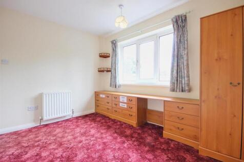 BEDROOM 2 (REAR)