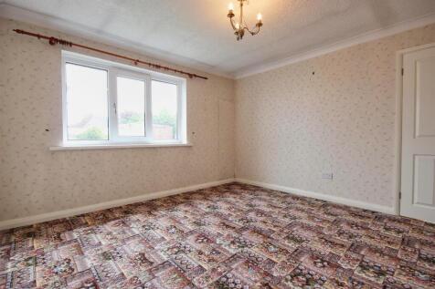 BEDROOM 1 (REAR)