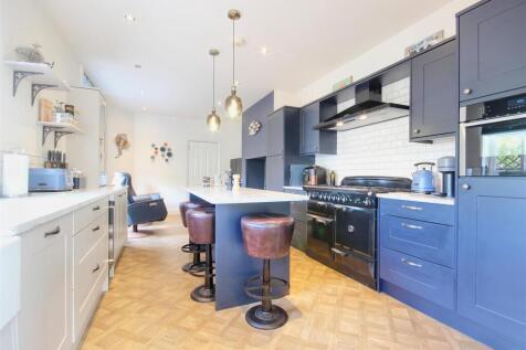 DAY ROOM &amp; KITCHEN