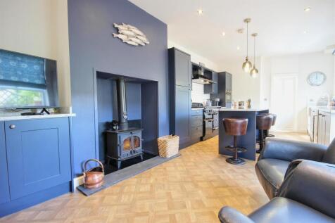 DAY ROOM &amp; KITCHEN