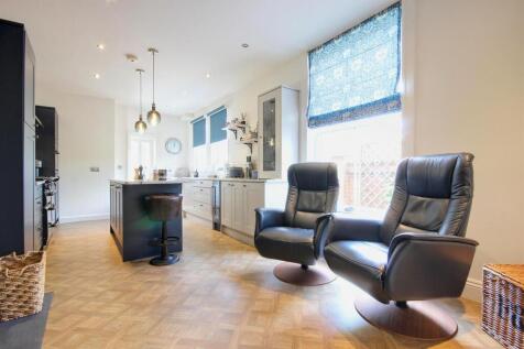 DAY ROOM &amp; KITCHEN