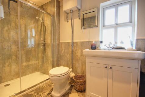 SHOWER ROOM / WC