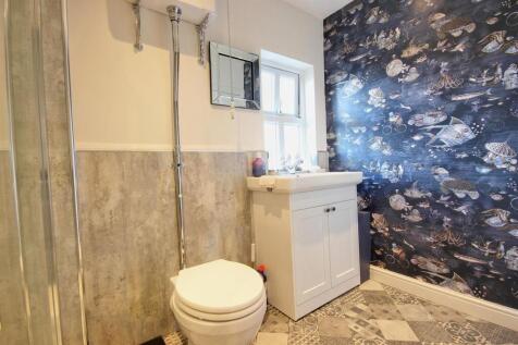 SHOWER ROOM / WC
