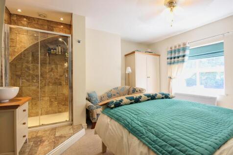 BEDROOM 1 (FRONT)