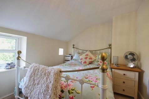 BEDROOM 2 (REAR)