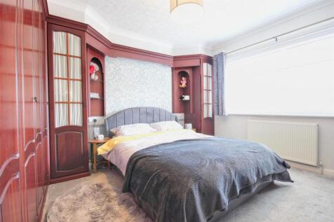 BEDROOM 1 (FRONT)