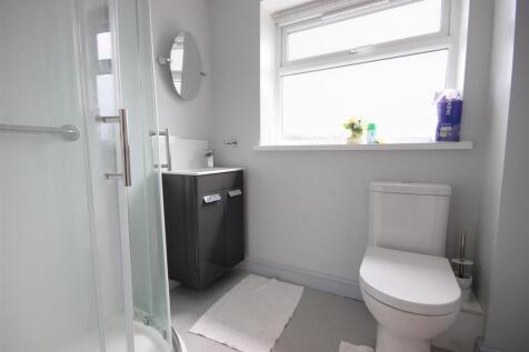 SHOWER ROOM/W.C.