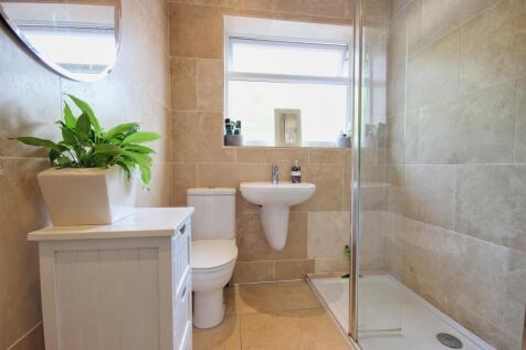 SHOWER ROOM/W.C.