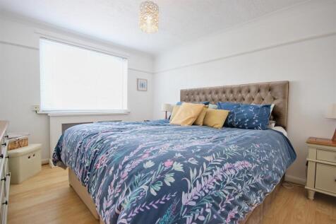 BEDROOM 1 (FRONT)