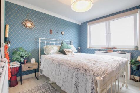 BEDROOM 3 (REAR)