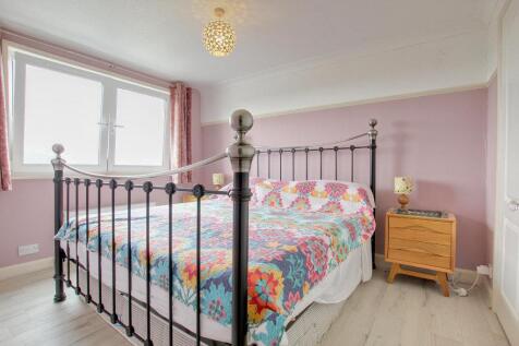 BEDROOM 2 (REAR)