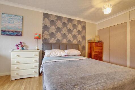 BEDROOM 1 (FRONT)