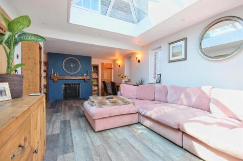 REAR LOUNGE &amp; DINING ROOM