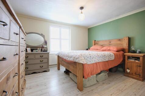 BEDROOM 1 (FRONT)