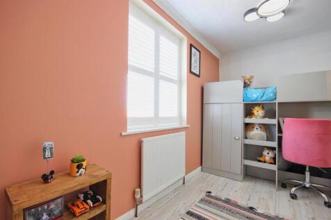 BEDROOM 3 (REAR)