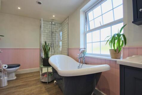 BATHROOM ROOM/W.C.