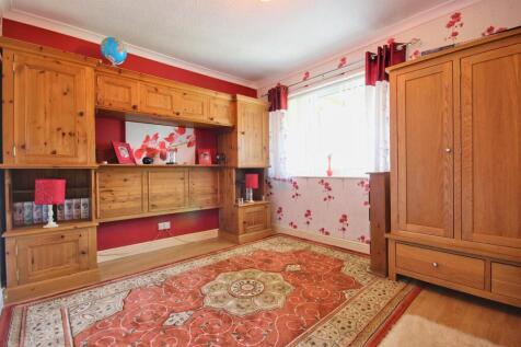 BEDROOM 2 (REAR)