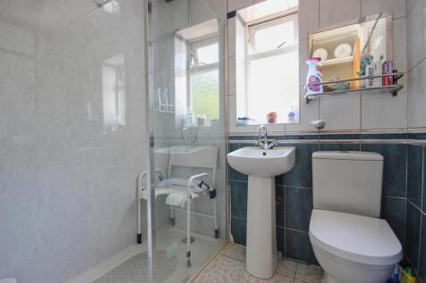 SHOWER ROOM/W.C.