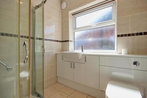 SHOWER ROOM/W.C.