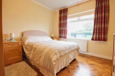 BEDROOM 2 (SIDE)