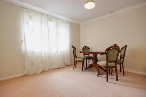BEDROOM 1 (FRONT)