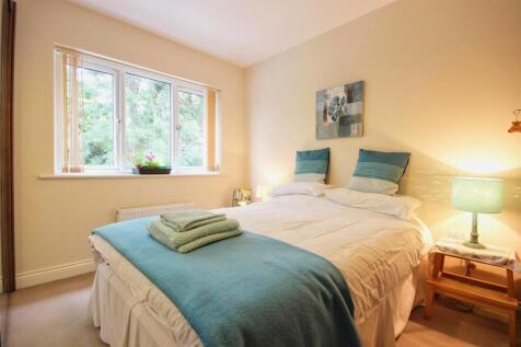 BEDROOM 3 (REAR)