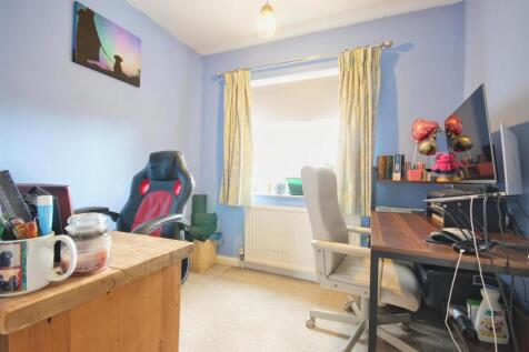 BEDROOM 3 (REAR)