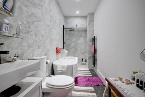 BATHROOM /W.C.